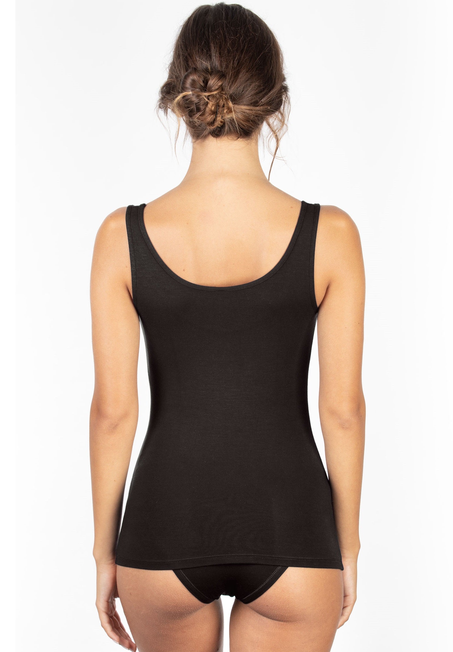 EGi's Modal collection includes a camisole crafted from Lenzing Modal® fabric. It is renowned for its comfort, breathability and moisture-wicking properties, presenting its wearers with a soft, luxurious texture and exceptional colorfastness.