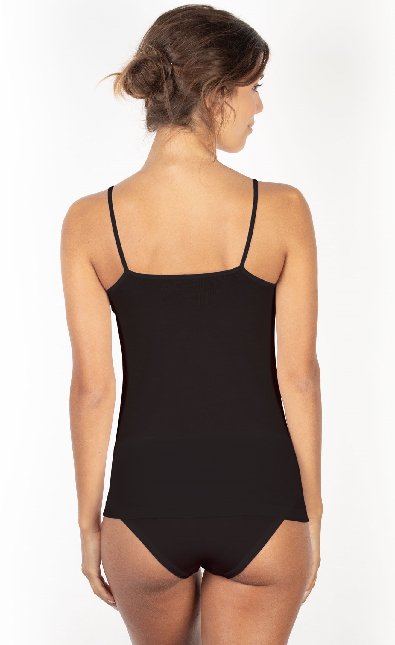 EGi's Filo di Scozia collection boasts a sleek camisole made of mercerized premium-grade cotton, renowned as "Lisle Cotton Yarn", "Lisle Thread", "Thread Scotland", "Filo di Scozia" (Italian) or "Fil d'Ecosse" (French).