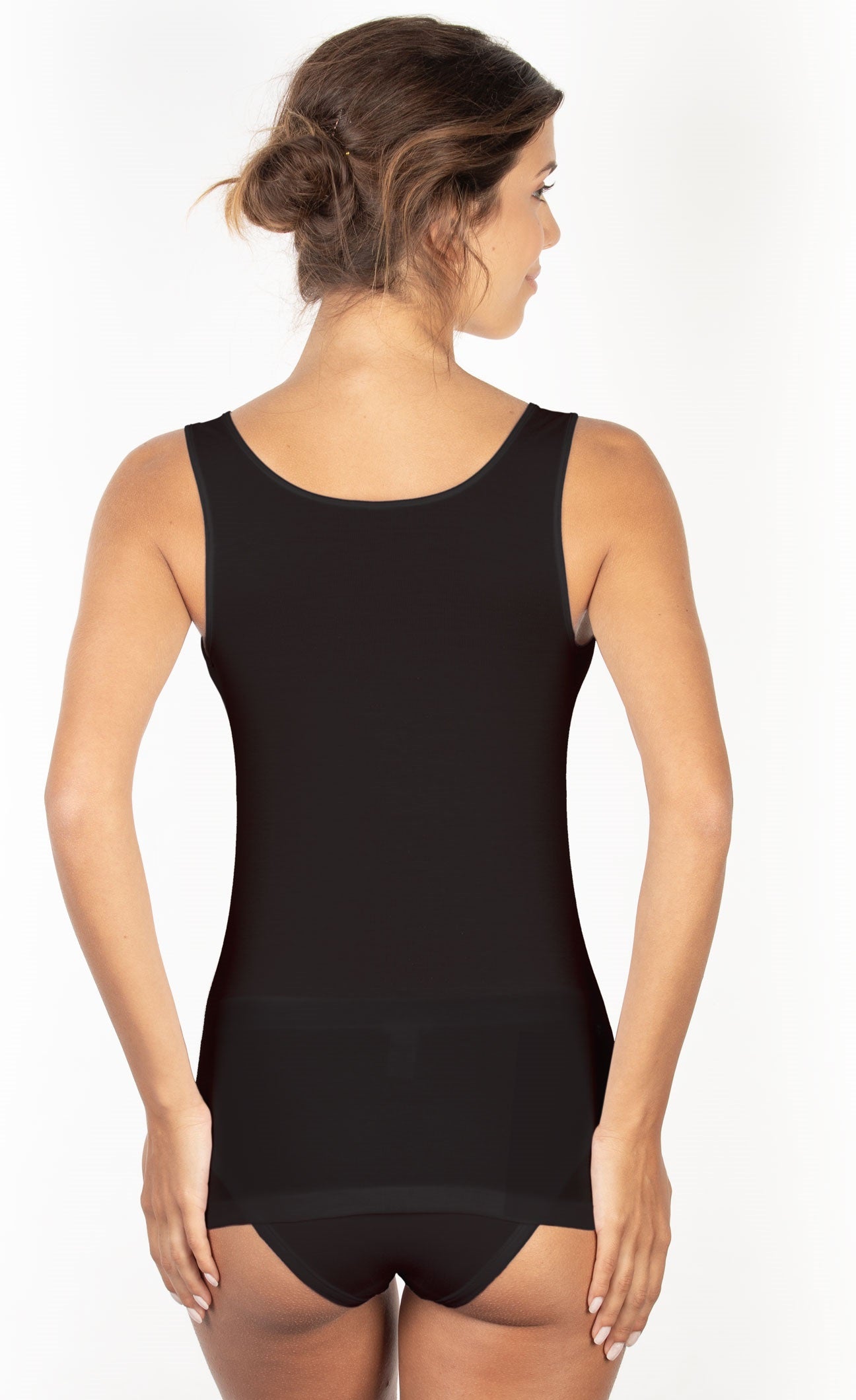 EGi's Filo di Scozia collection boasts a sleek camisole made of mercerized premium-grade cotton, renowned as "Lisle Cotton Yarn", "Lisle Thread", "Thread Scotland", "Filo di Scozia" (Italian) or "Fil d'Ecosse" (French).