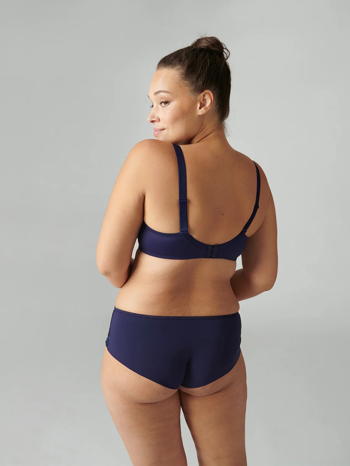 Simone Perele's Andora Unpadded Minimizer Bra back picture with matching panties (sold separately)