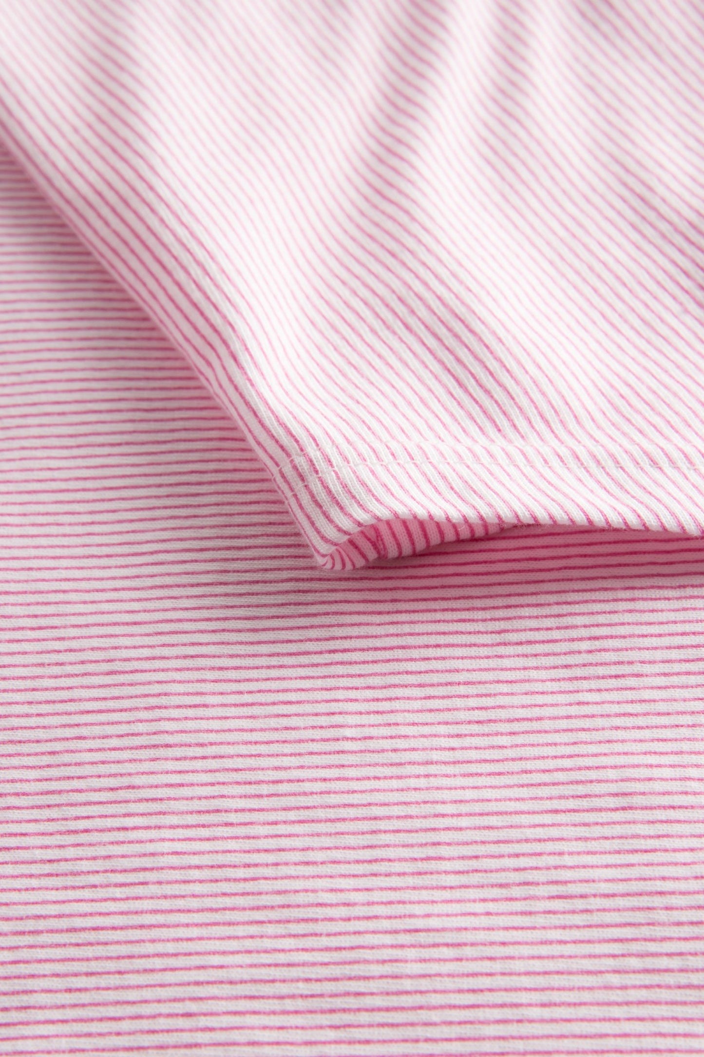 This nightgown from the Smart Casual line by Rösch features a lightweight, soft, and fine-striped jersey cotton fabric that ensures breathability, smoothness, and durability.