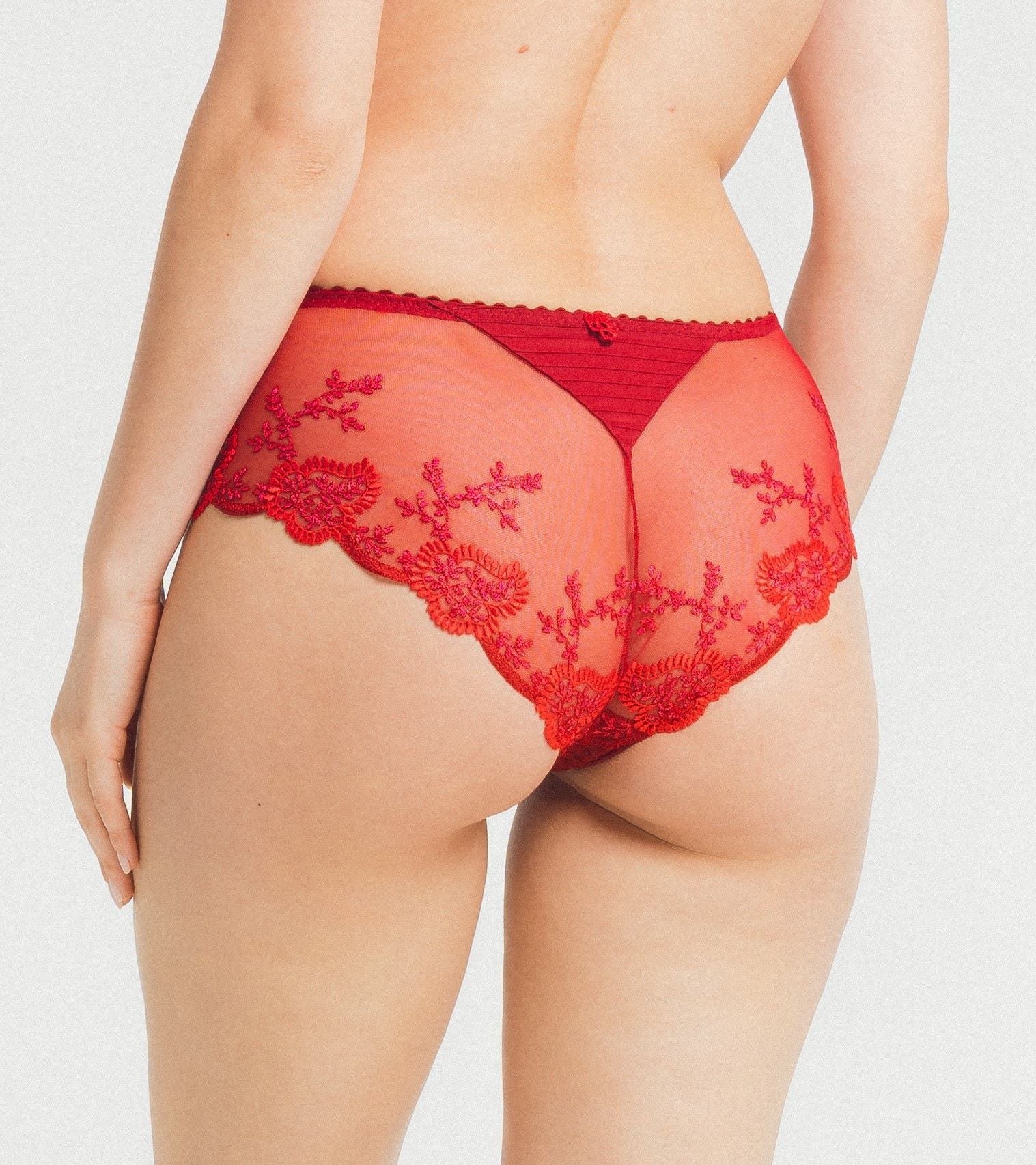 Louisa Bracq's Élise collection is finished with a shorty which shows off embroidered leaves with pearlescent glints on the leg-lines, accompanied by see-through tulle for a seductive display of transparency.