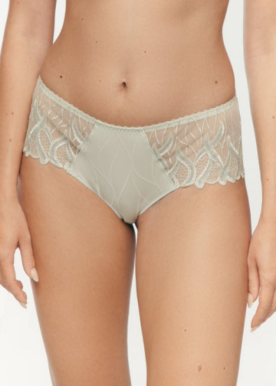 Crafted from the finest materials, the Flamboyant Embroidery Shorty from the Julia iconic line of Louisa Bracq is a masterwork of artistry and design.