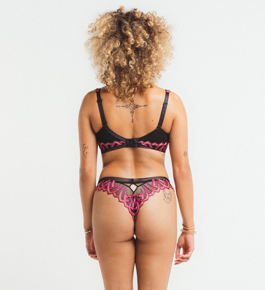 Front of the Virtual Sunset Embordered Tanga by Louisa Bracq.