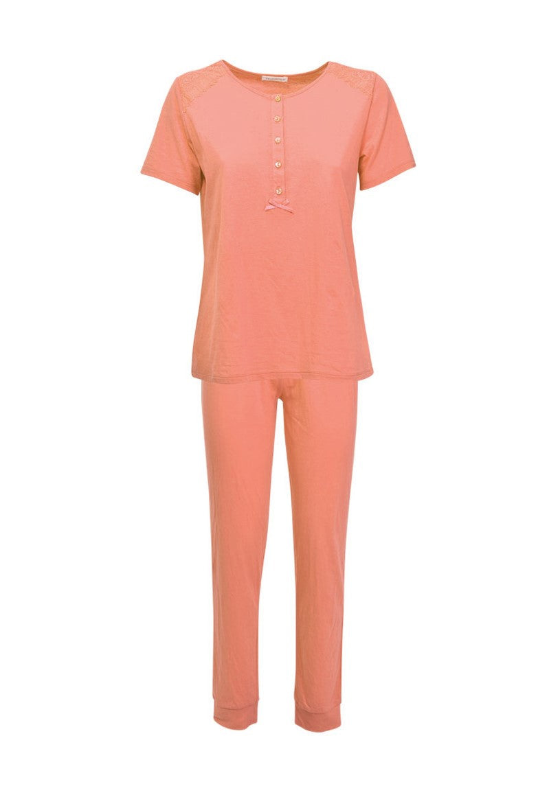 Verdissima's pajama set flaunts a macro-flower motif lace insert, delivering a modern yet elegant design.