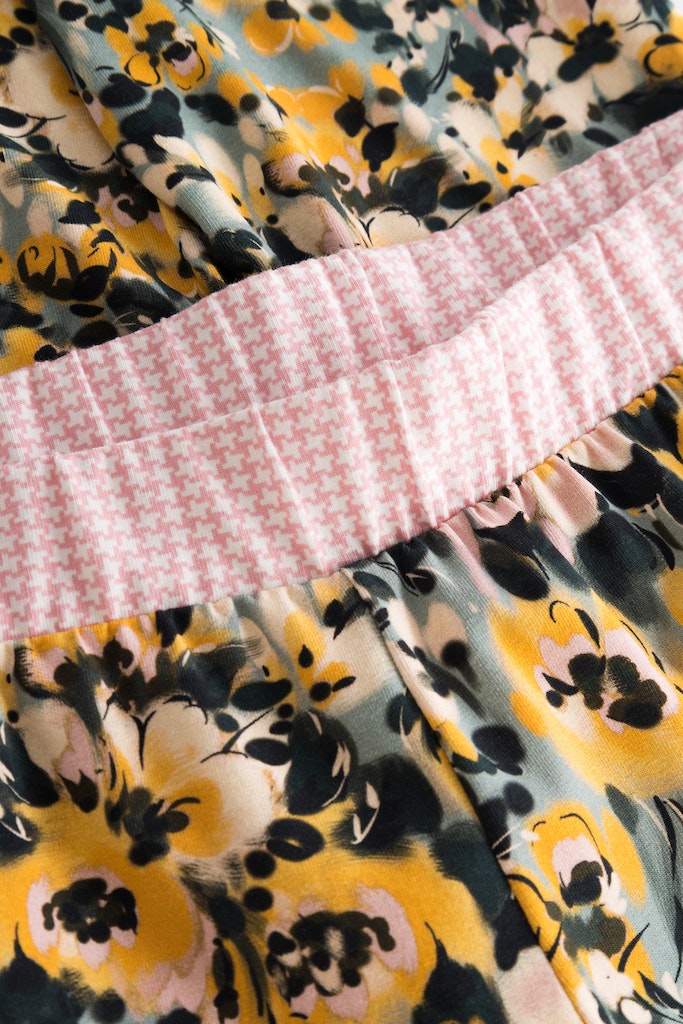 Waistband of Be Happy Cotton Floral Capri Pants