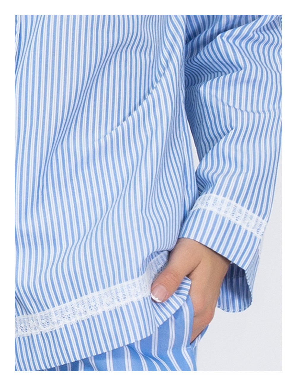 This Verdissima pajama set features a combination of male and female styling, with a button-up shirt top and long pants.