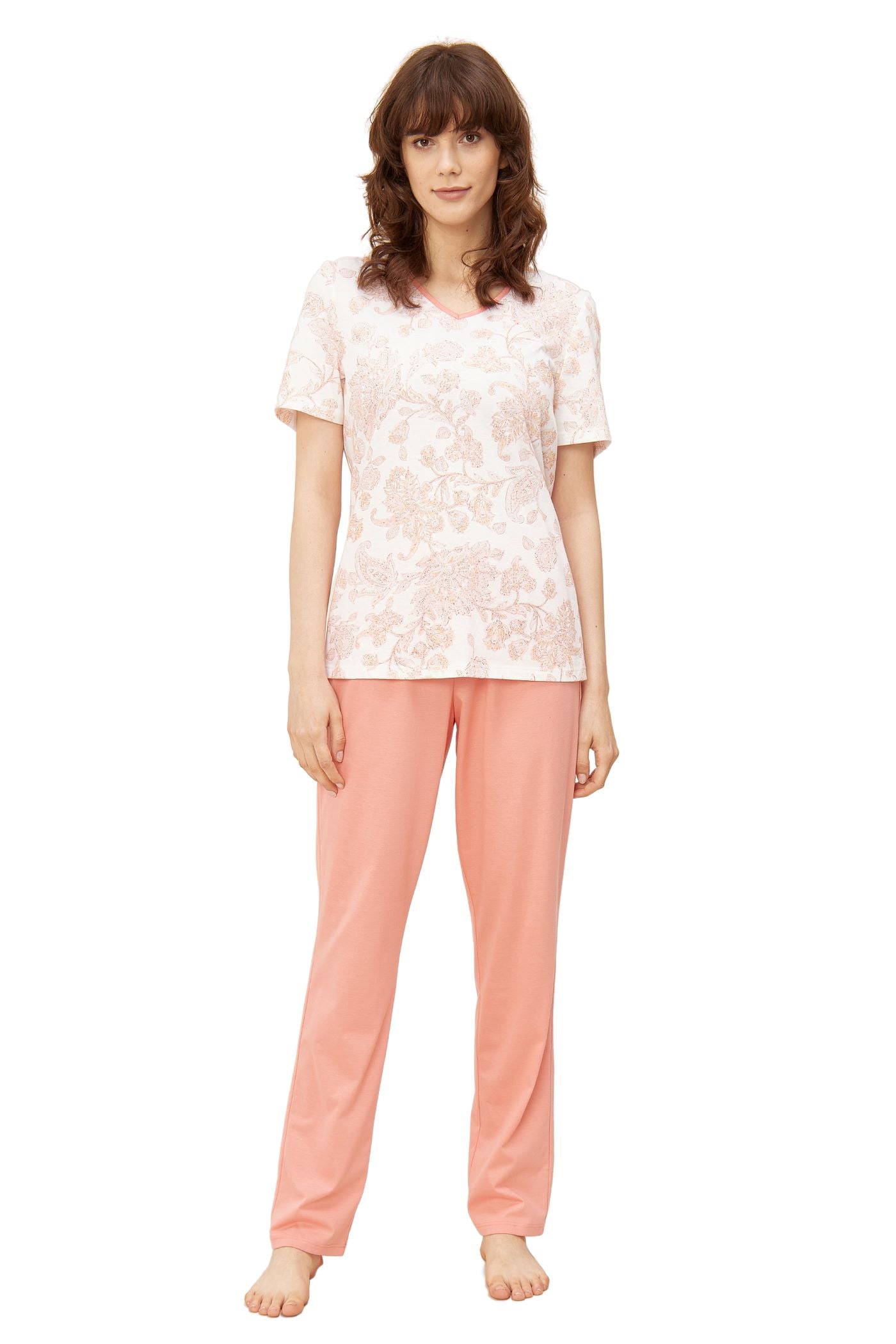 Made from thin and soft interlock fabric, the two-piece pajama set from Rösch's Smart Casual collection boasts a minimalistic design, elegant color scheme and chic print.