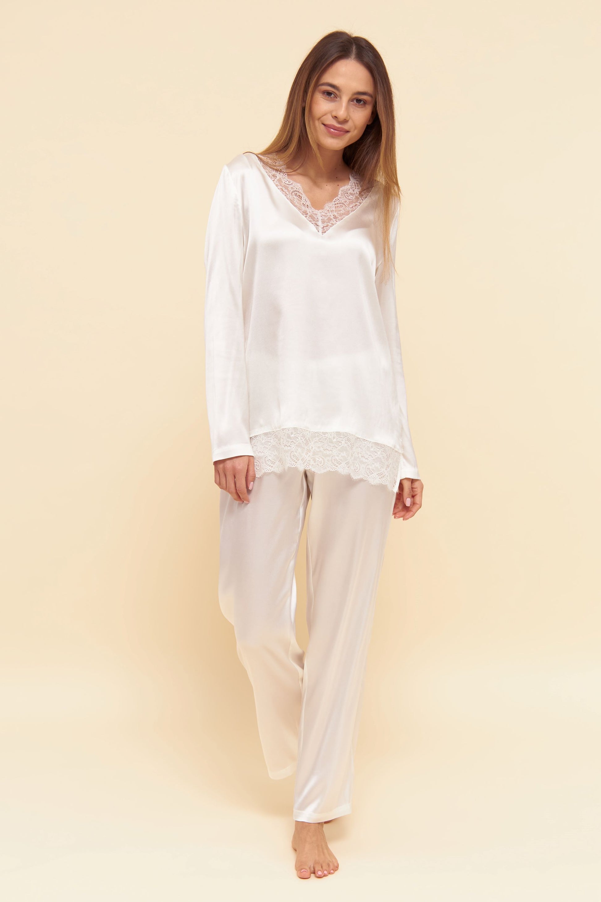 Luxurious two-piece pajamas set from the Organic Silk line by Féraud Paris at Di Moda Lingerie.