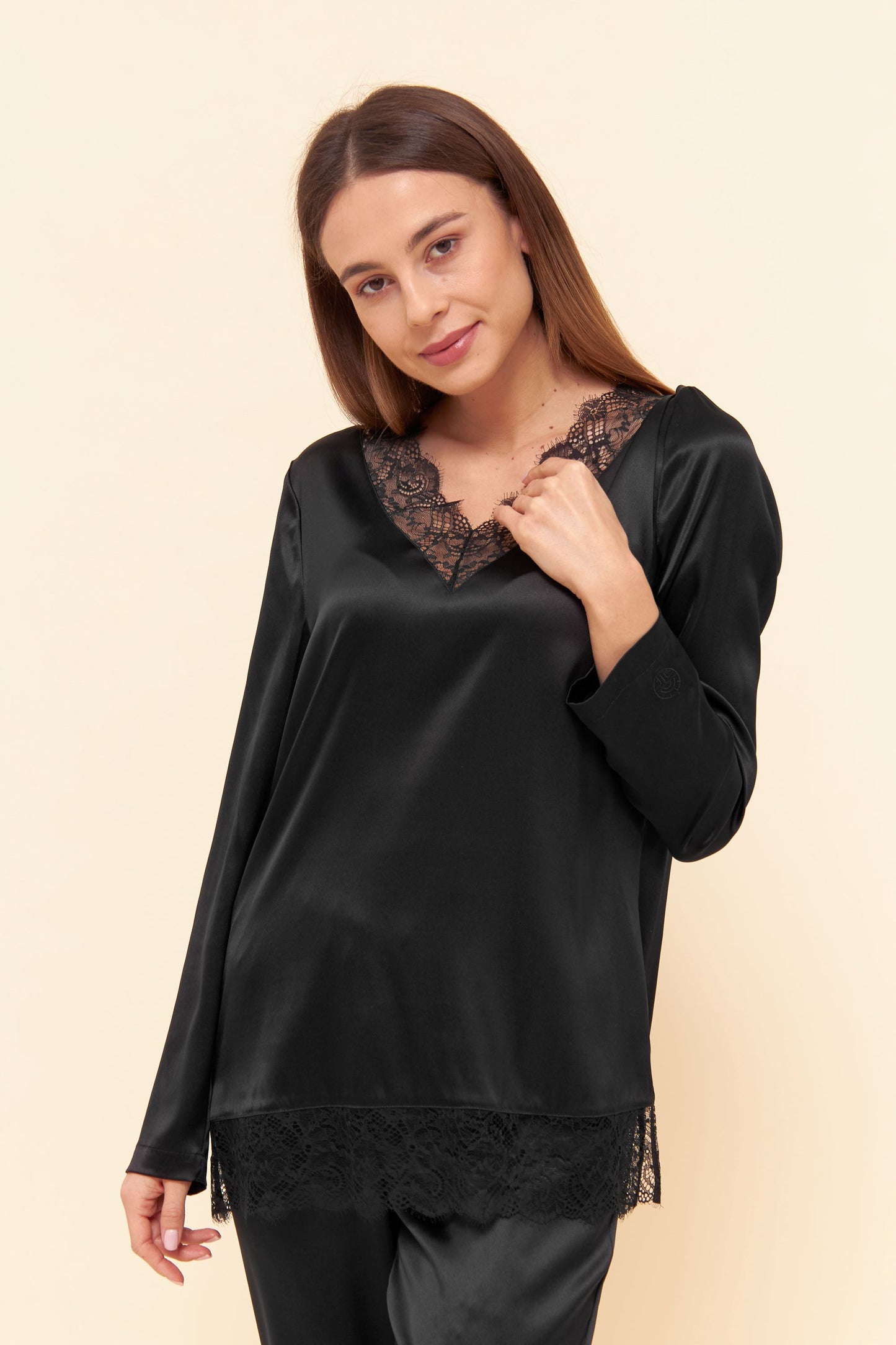 Luxurious two-piece pajamas set from the Organic Silk line by Féraud Paris at Di Moda Lingerie.