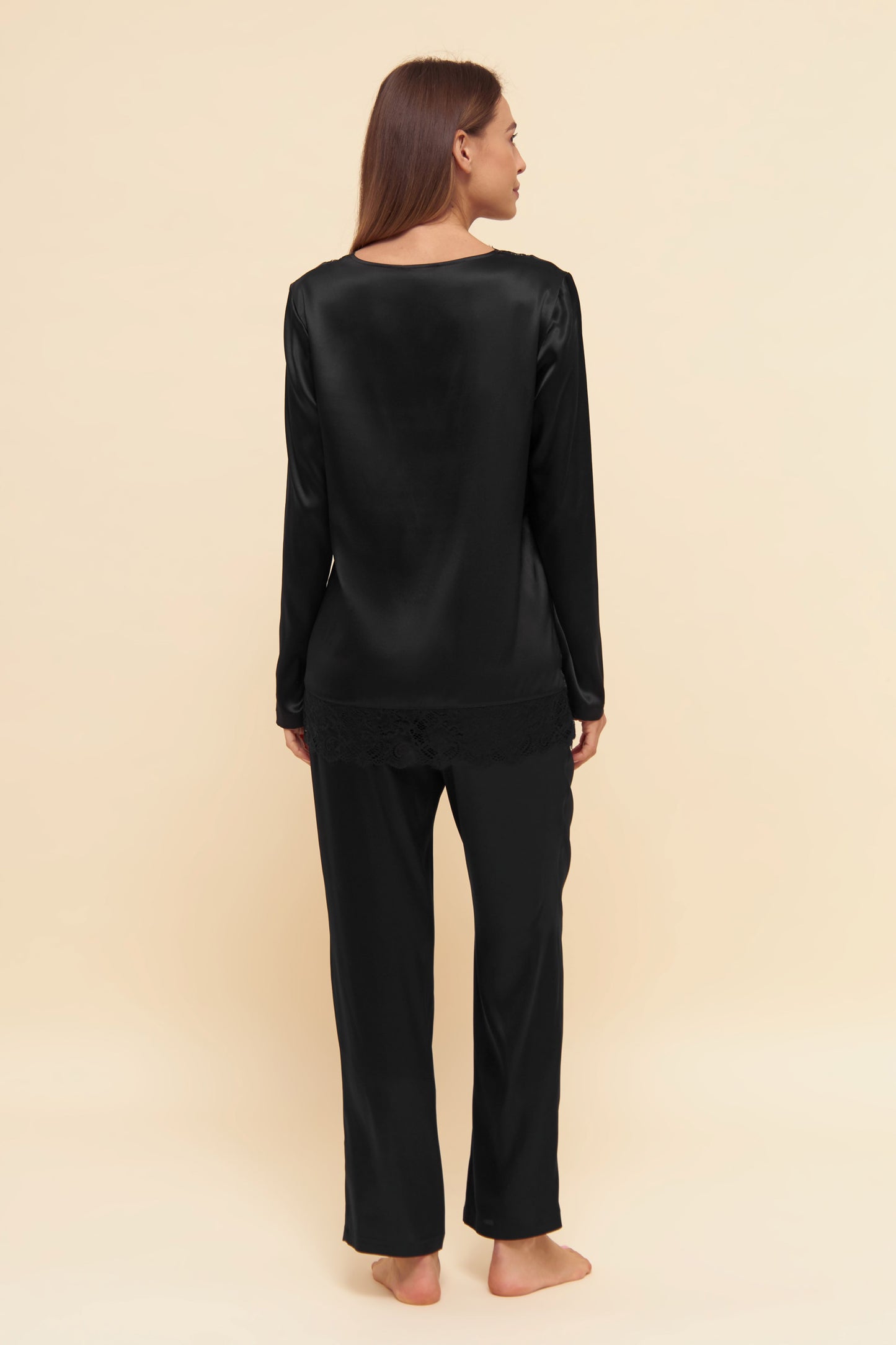 Luxurious two-piece pajamas set from the Organic Silk line by Féraud Paris at Di Moda Lingerie.