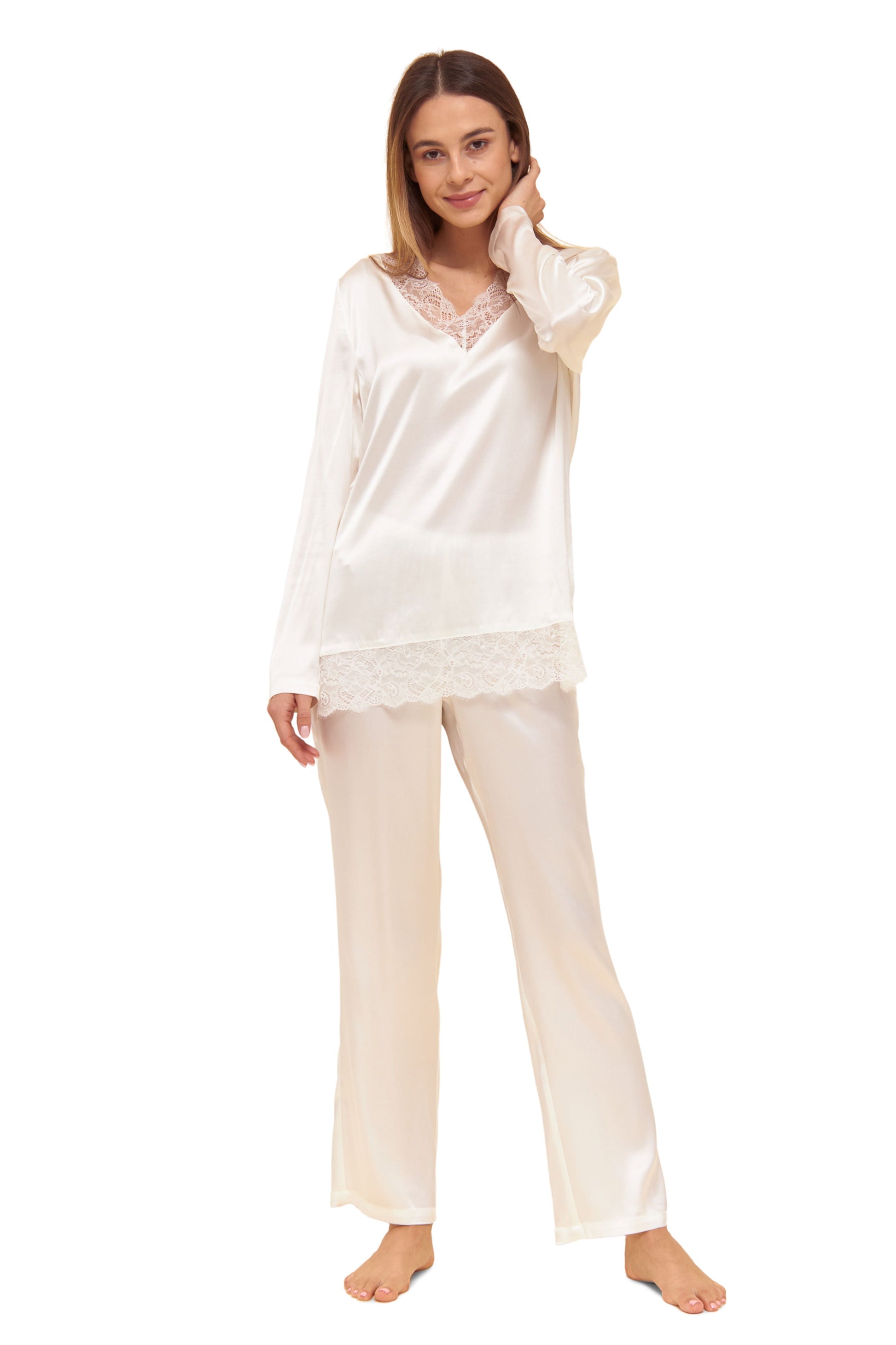 Luxurious two-piece pajamas set from the Organic Silk line by Féraud Paris at Di Moda Lingerie.