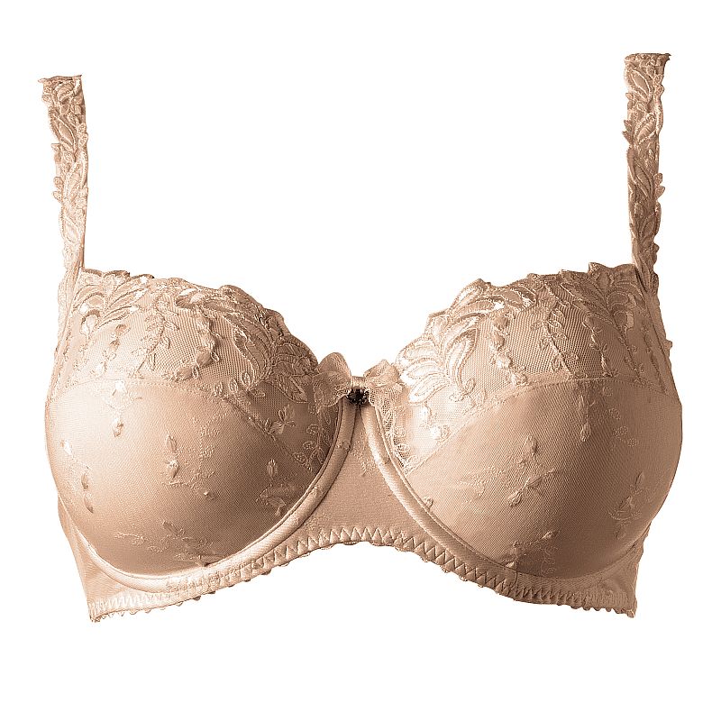 The full cup bra from the Lys Royal line of Louisa Bracq offers a detailed and luxuriant flower embroidery.