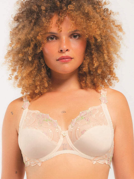 The Horta line's full-cup bra is inspired by the varied architecture of Victor Horta, a renowned Belgian architect renowned for his involvement in the Art Nouveau movement in Belgium.