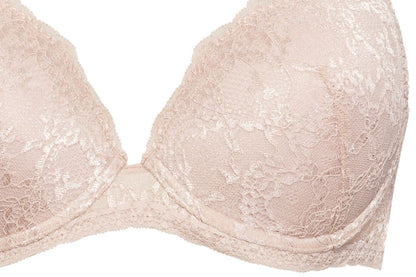 This bra from the Vanity line by SIeLEI italy offers supportive structure and comfortable design. Crafted with stretchy, floral lace with padded cup and an underwire support, this bra ensures a great.