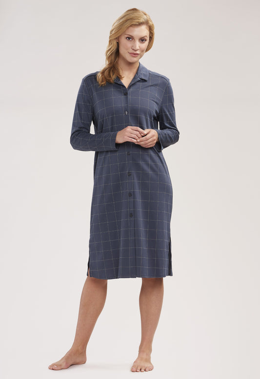 Féraud Paris' High Class line presents a sophisticated 100% interlock cotton long nightshirt.