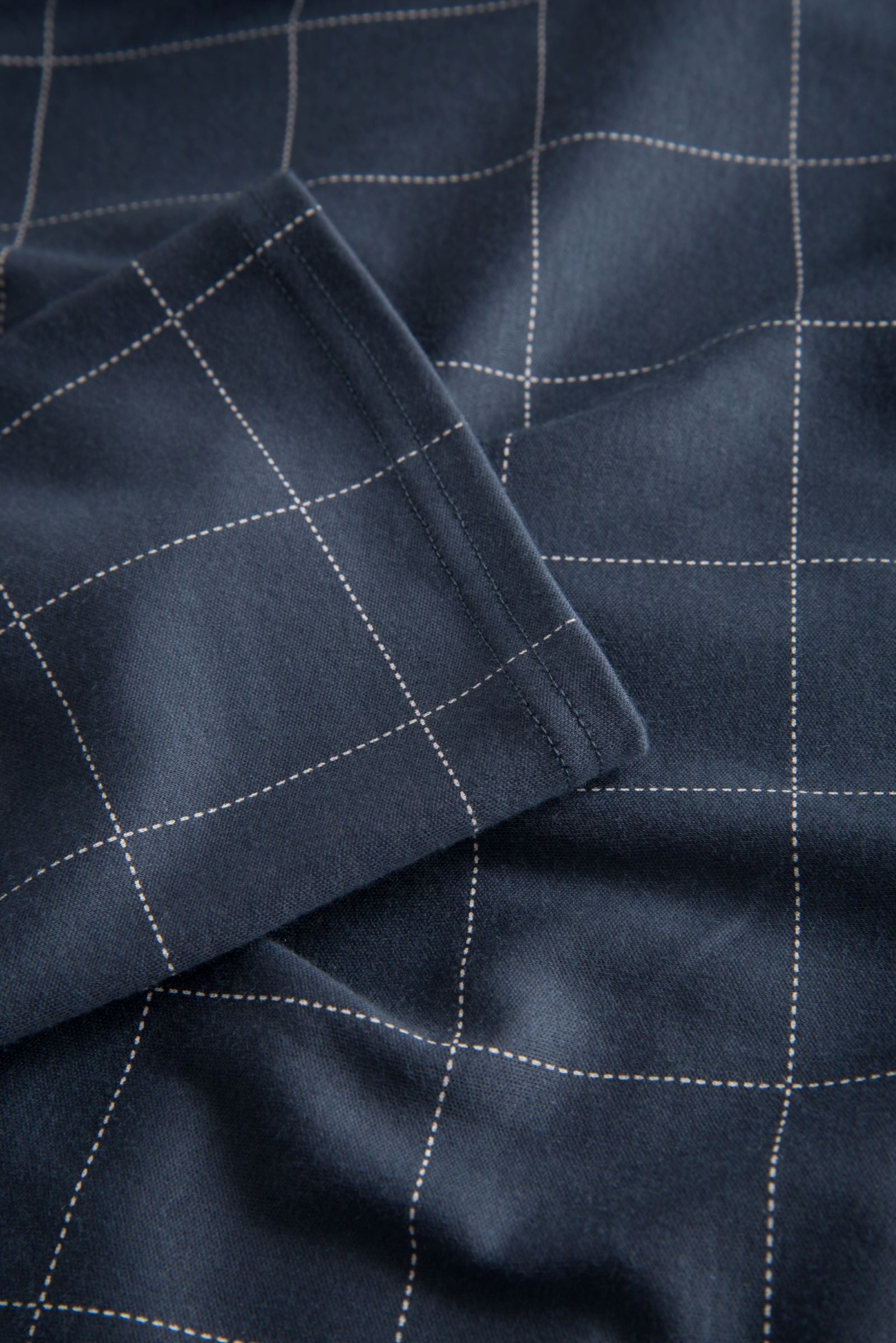 Féraud Paris' High Class line presents a sophisticated 100% interlock cotton long nightshirt.