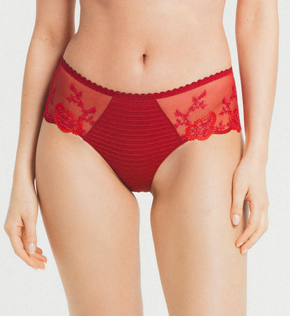 Louisa Bracq's Élise collection is finished with a shorty which shows off embroidered leaves with pearlescent glints on the leg-lines, accompanied by see-through tulle for a seductive display of transparency.