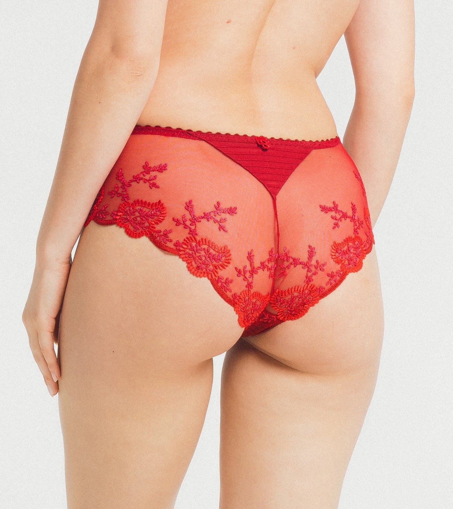 Louisa Bracq's Élise collection is finished with a shorty which shows off embroidered leaves with pearlescent glints on the leg-lines, accompanied by see-through tulle for a seductive display of transparency.