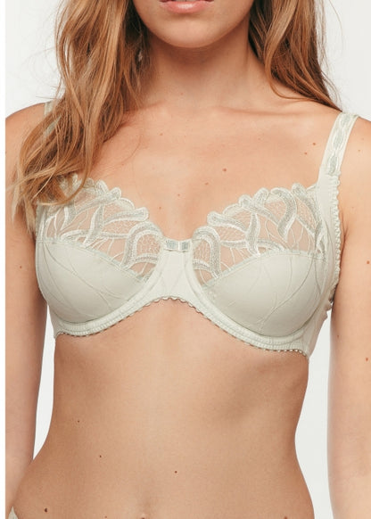 Crafted from the finest materials, the Flamboyant Embroidery Full Cup Bra from the Julia iconic line of Louisa Bracq is a masterwork of artistry and design. 