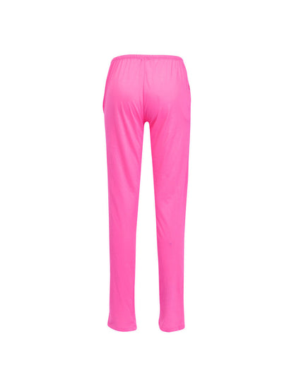 Verdissima's pajama set flaunts a macro-flower motif lace insert, delivering a modern yet elegant design. 