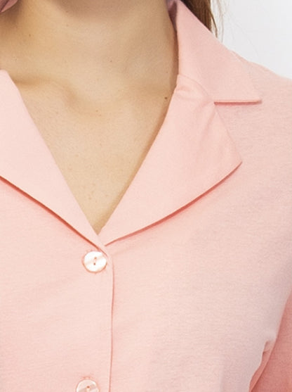 Verdissima's pajama set flaunts a macro-flower motif lace insert, delivering a modern yet elegant design. 