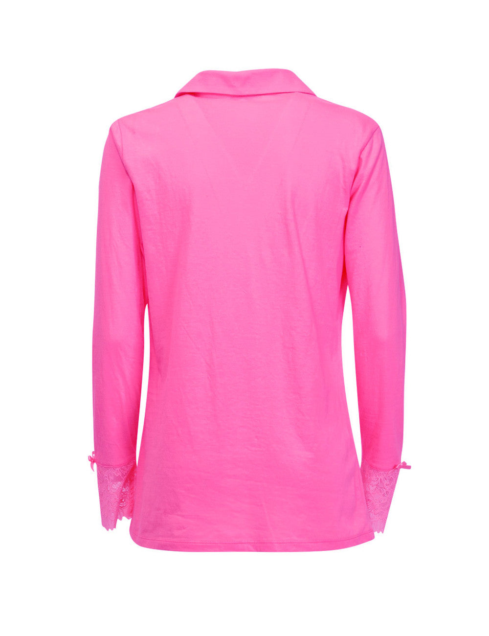 Verdissima's pajama set flaunts a macro-flower motif lace insert, delivering a modern yet elegant design. 