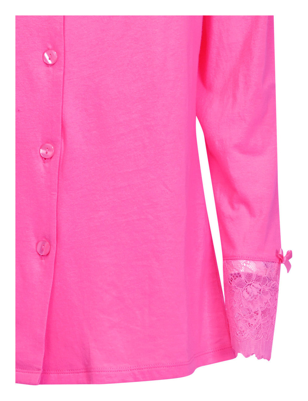 Verdissima's pajama set flaunts a macro-flower motif lace insert, delivering a modern yet elegant design. 