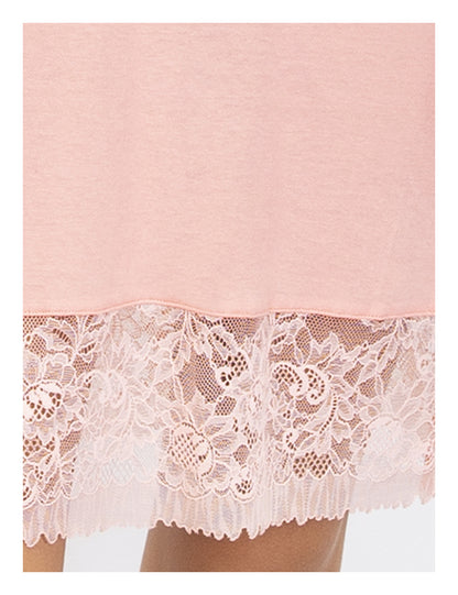 Verdissima's short-sleeved nightgown features a macro-flower motif lace insert for a modern, yet refined design. 