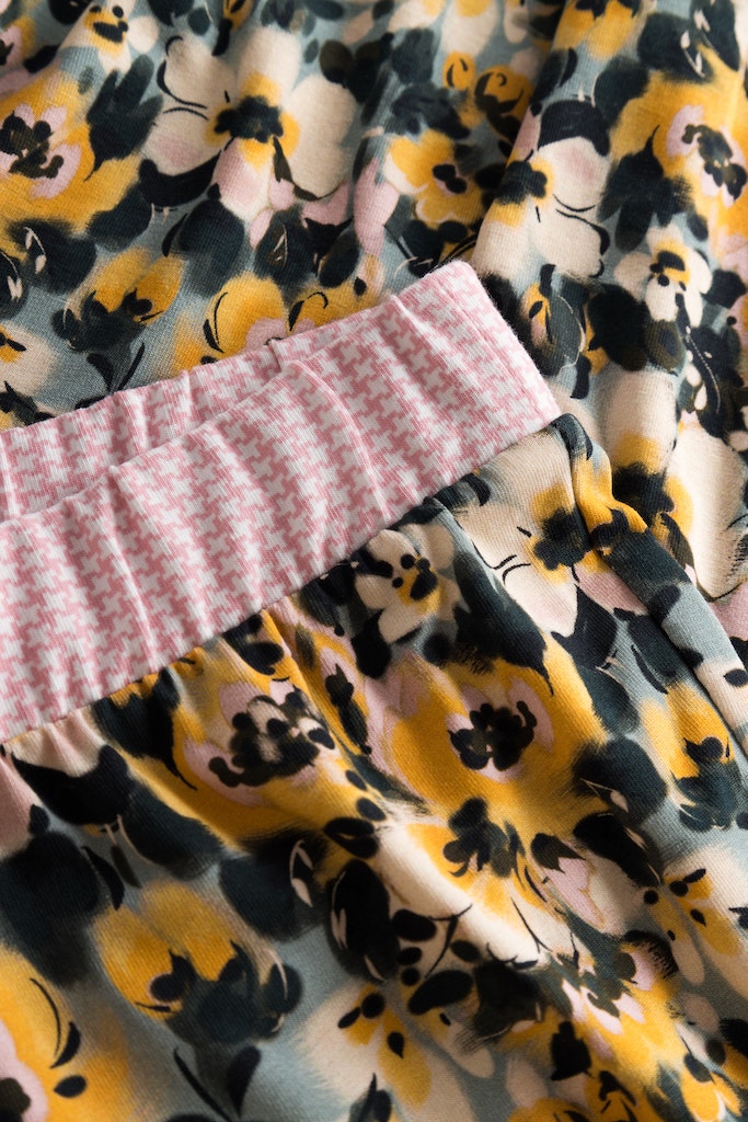 Waistband of Be Happy Cotton Floral Capri Pants