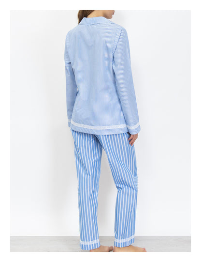 This Verdissima pajama set features a combination of male and female styling, with a button-up shirt top and long pants.