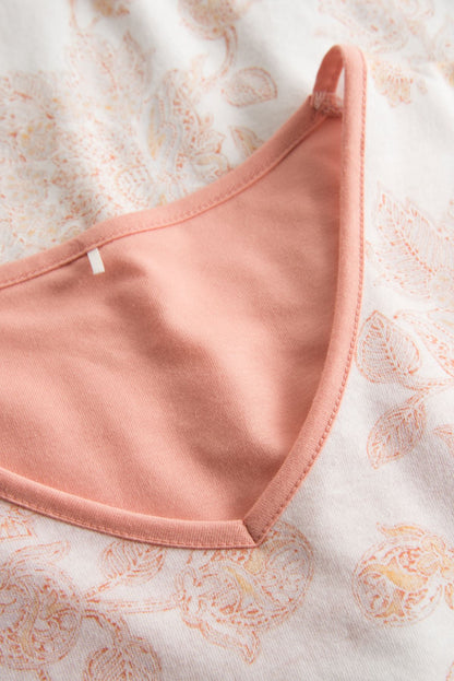 Made from thin and soft interlock fabric, the two-piece pajama set from Rösch's Smart Casual collection boasts a minimalistic design, elegant color scheme and chic print.