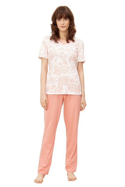 Made from thin and soft interlock fabric, the two-piece pajama set from Rösch's Smart Casual collection boasts a minimalistic design, elegant color scheme and chic print.