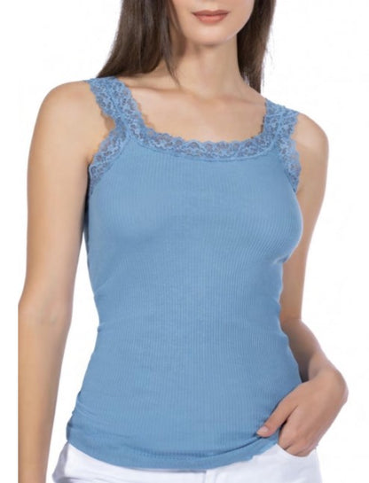 The Makò Cotton line by Emmebivi from Italy features this lightweight top, composed of a premium extra-long staple cotton variety of Egyptian origin.