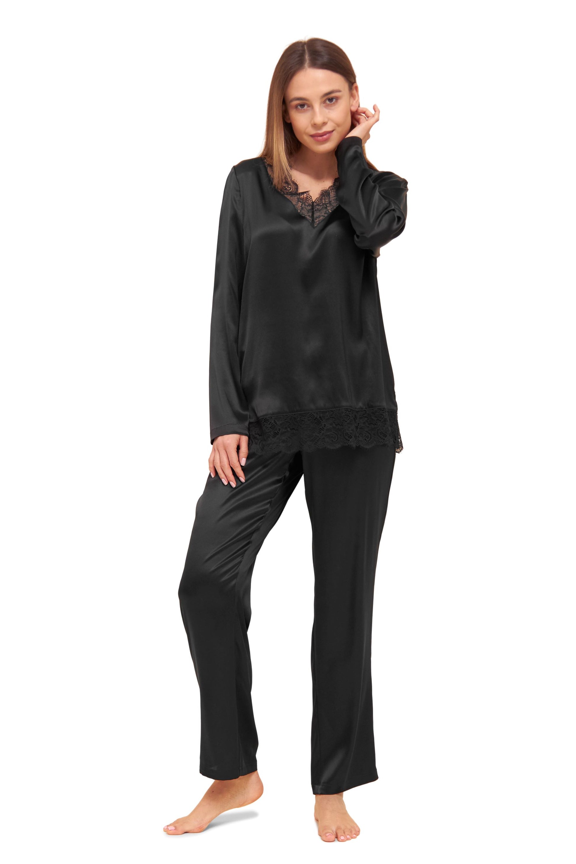 Luxurious two-piece pajamas set from the Organic Silk line by Féraud Paris at Di Moda Lingerie.