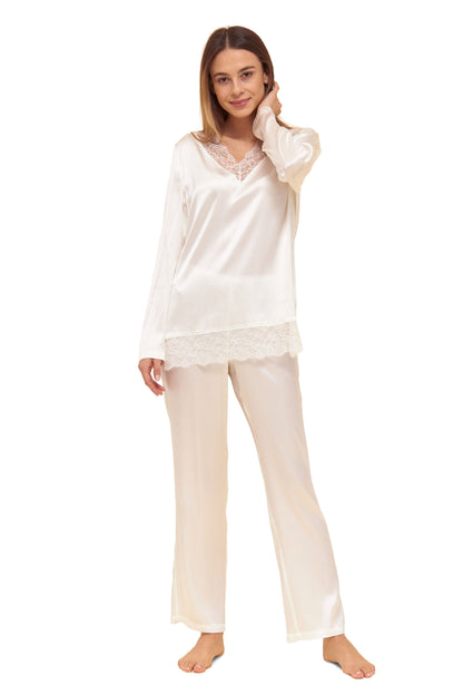 Luxurious two-piece pajamas set from the Organic Silk line by Féraud Paris at Di Moda Lingerie.