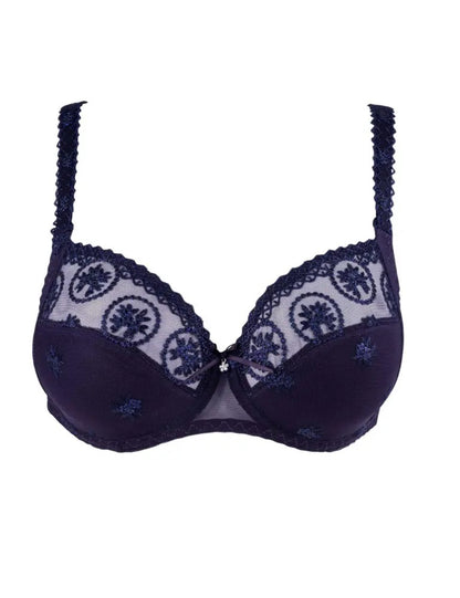 The full cup Louisa Bracq bra from the Chantilly line is distinguished by its chic, refined geometric edges that emphasizes the iridescent medallions.