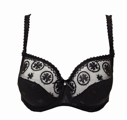 The full cup Louisa Bracq bra from the Chantilly line is distinguished by its chic, refined geometric edges that emphasizes the iridescent medallions.