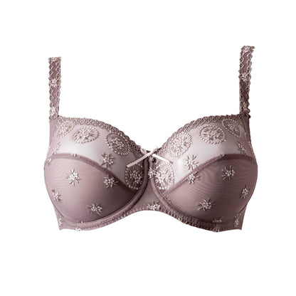 The full cup Louisa Bracq bra from the Chantilly line is distinguished by its chic, refined geometric edges that emphasizes the iridescent medallions.