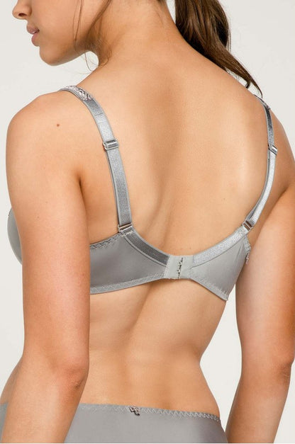 This bra from the Série range of Louisa Bracq features a fusion of geometric embroidery and semi-transparent tulle, which subtly showcases the wearer's skin for an alluring and stylish appearance. Its lightweight, soft and silky fabric ensure an ideal and comfortable fit for any size.