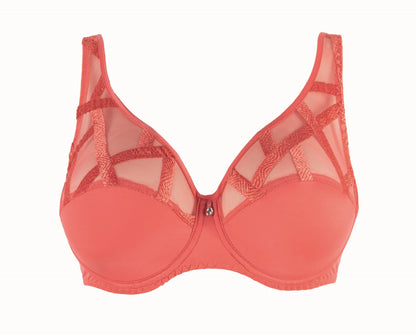 This piece from the Série range of Louisa Bracq features a fusion of geometric embroidery and semi-transparent tulle, which subtly showcases the wearer's skin for an alluring and stylish appearance. Its lightweight, soft and silky fabric ensure an ideal and comfortable fit for any size.