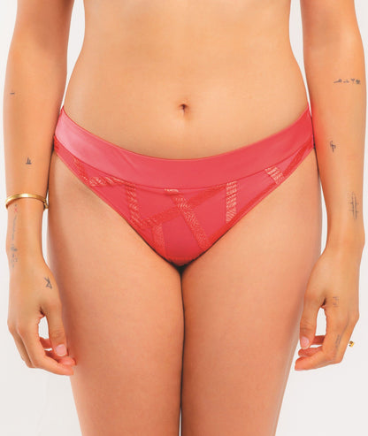 This brief from the Série line of Louisa Bracq includes an eye-catching combination of embroidery and semi-transparent tulle, offering an aesthetically pleasing and stylish look. Its lightweight, smooth and luxurious fabric ensures an optimal, comfortable fit for all sizes.  Front panel made of semi-sheer, embroidered tulle, lined with semi-sheer tulle  Opaque fabric back, soft and stretchy