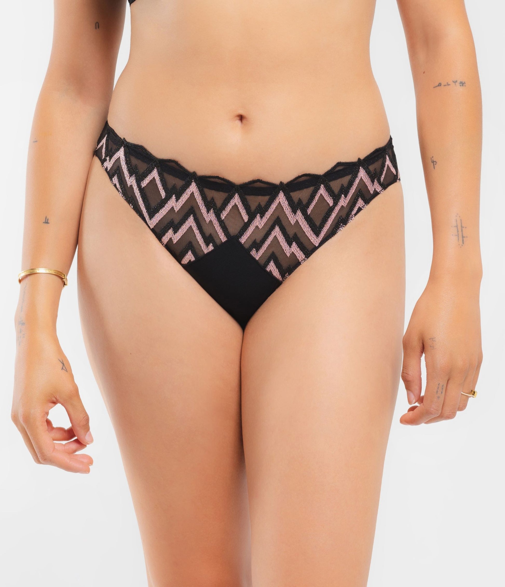 The Louisa Bracq brief from the Ziggy line is a faithful reference to the aesthetics of David Bowie. 