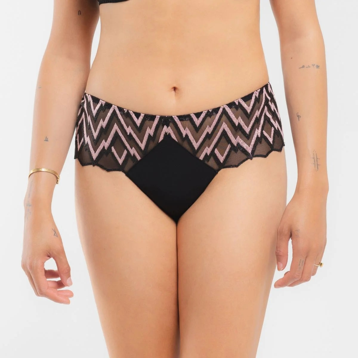 The Louisa Bracq shorty from the Ziggy line is a faithful reference to the aesthetics of David Bowie. 