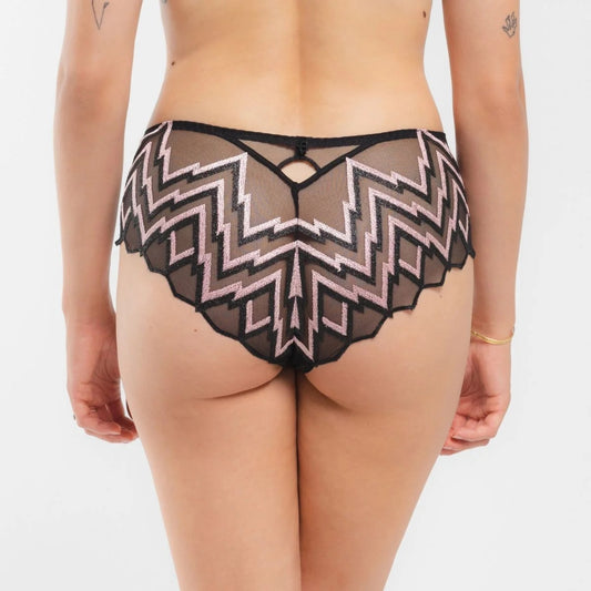 The Louisa Bracq shorty from the Ziggy line is a faithful reference to the aesthetics of David Bowie. 