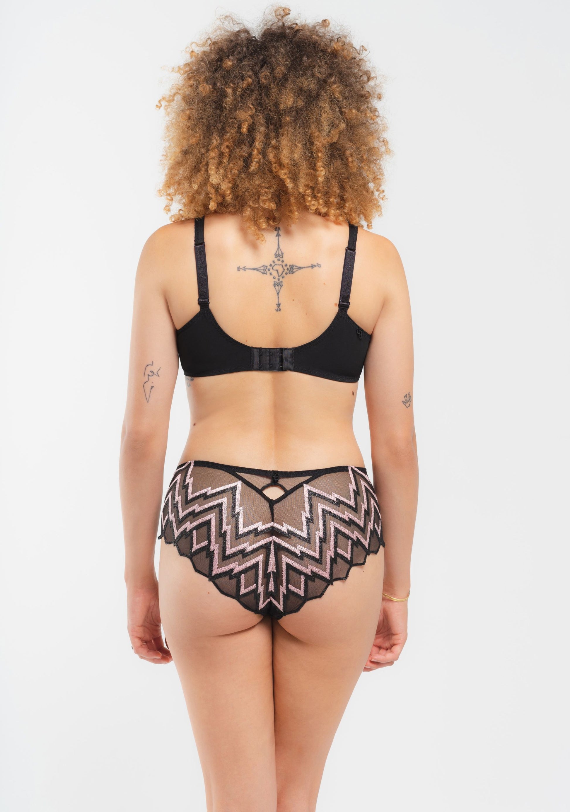 The Louisa Bracq shorty from the Ziggy line is a faithful reference to the aesthetics of David Bowie. 