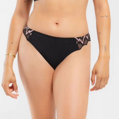 The Louisa Bracq tanga from the Ziggy line is a faithful reference to the aesthetics of David Bowie.